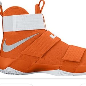 Nike Men Lebron Soldier 10